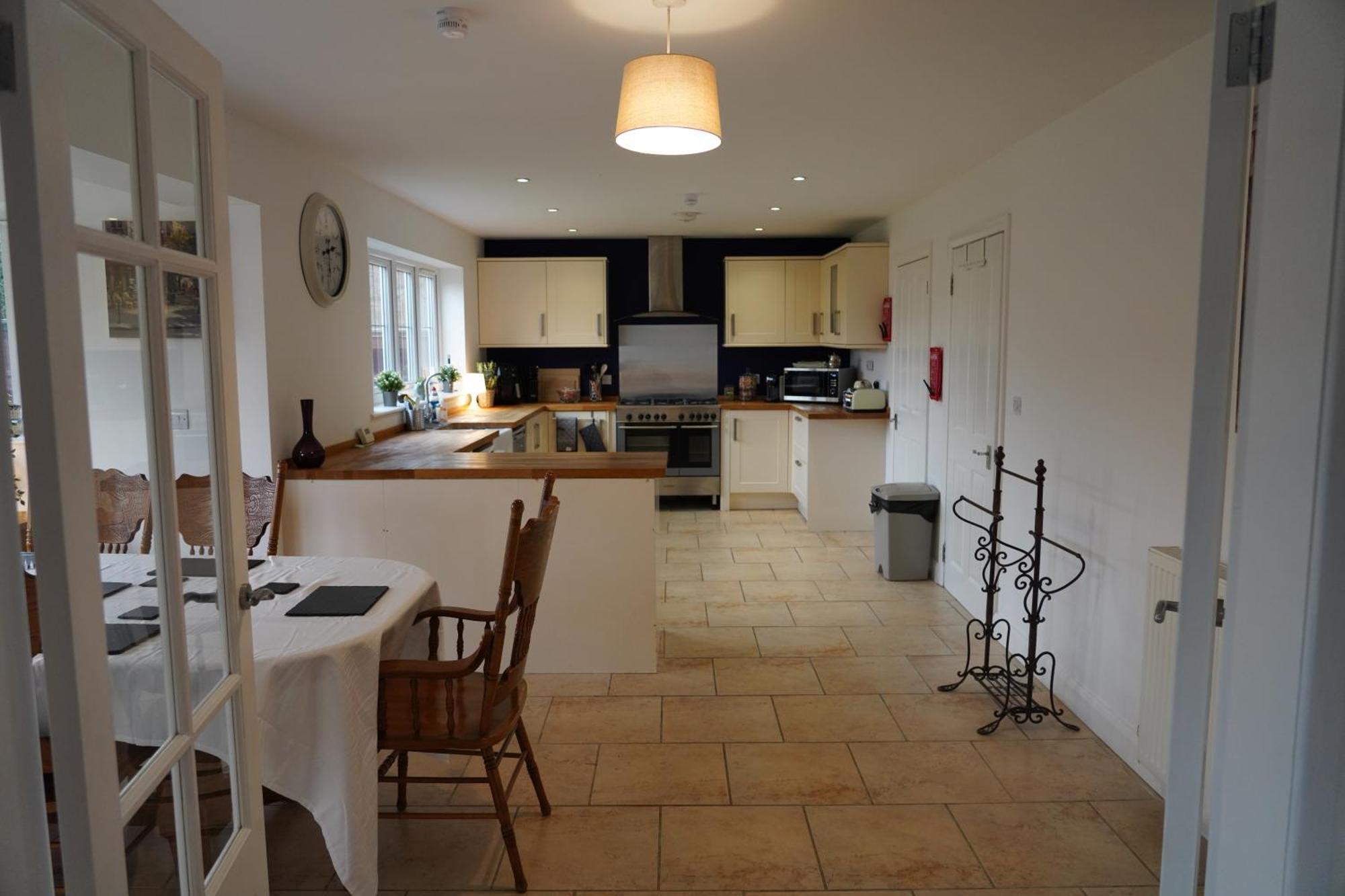 8 Double Beds In A 5 Bedroom House, Pets Welcome Epworth Exterior photo