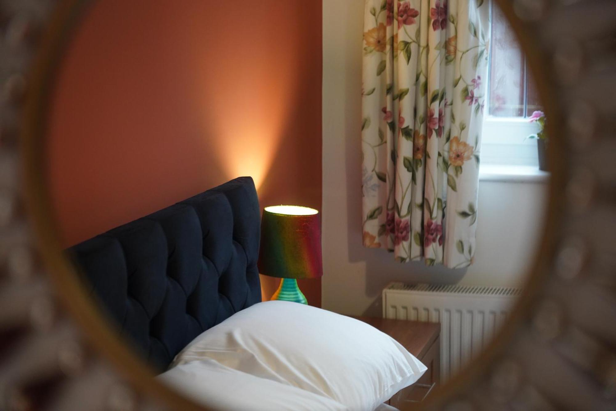 8 Double Beds In A 5 Bedroom House, Pets Welcome Epworth Exterior photo
