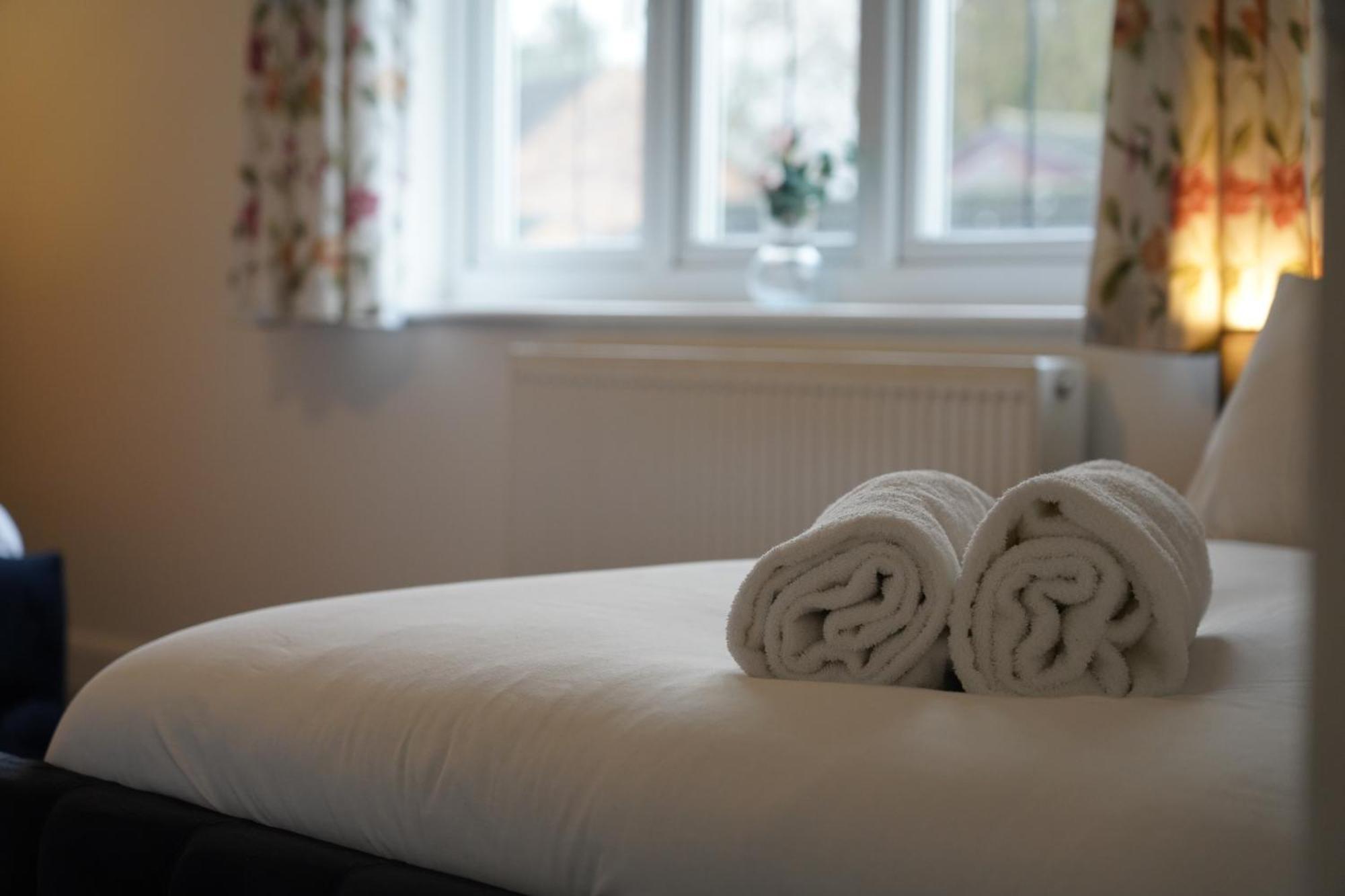 8 Double Beds In A 5 Bedroom House, Pets Welcome Epworth Exterior photo